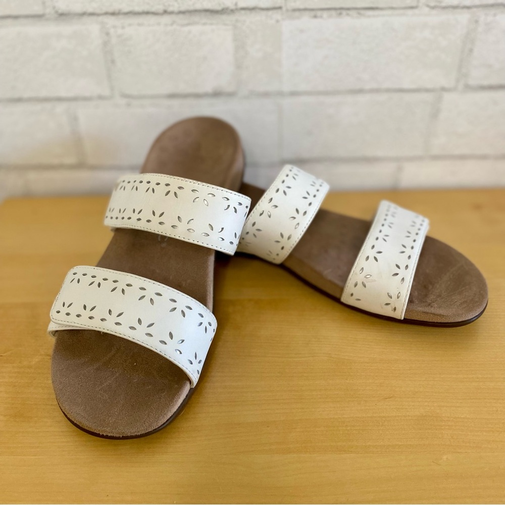 Vionic Woman’s size 8.5 Randi Slide White Sandal Leather Like New!